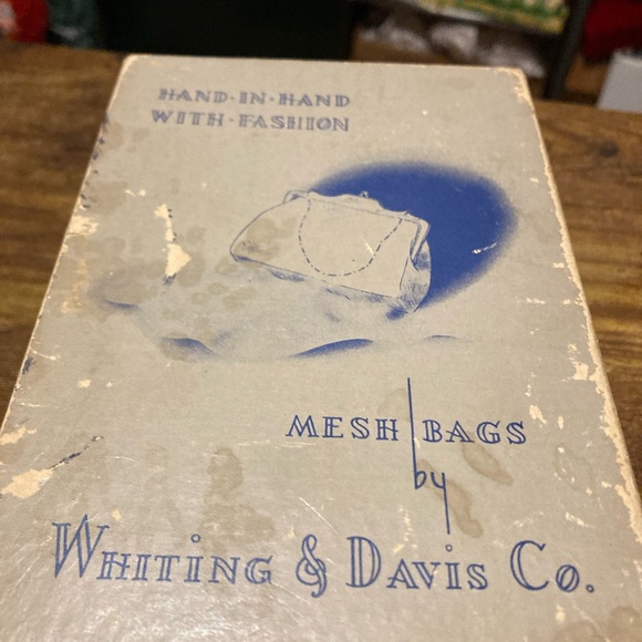 Vintage Whiting & Davis gold mesh clutch/purse - Picture 2 of 10